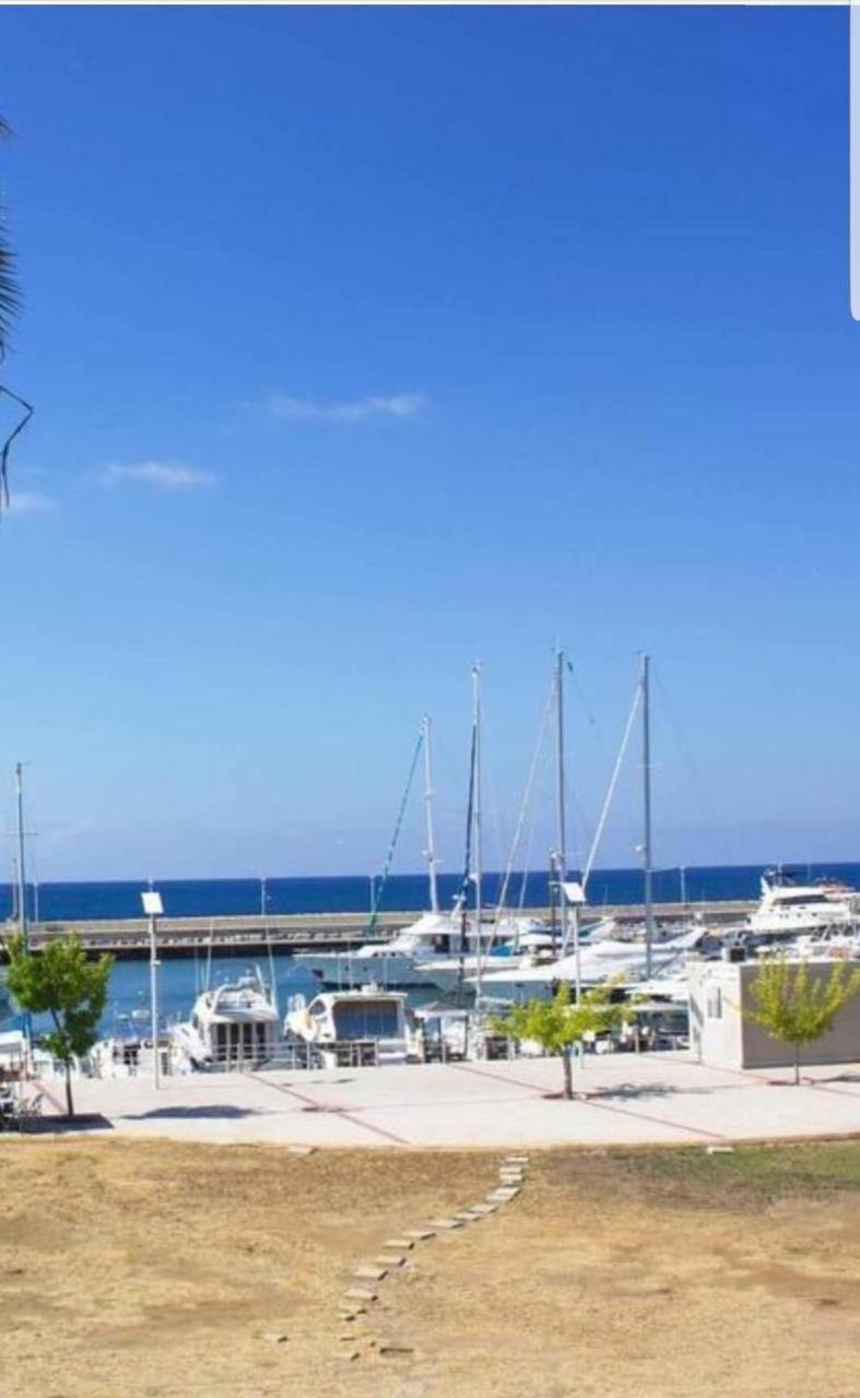 Latsi Apartment 16 Fully Renovated Bagian luar foto